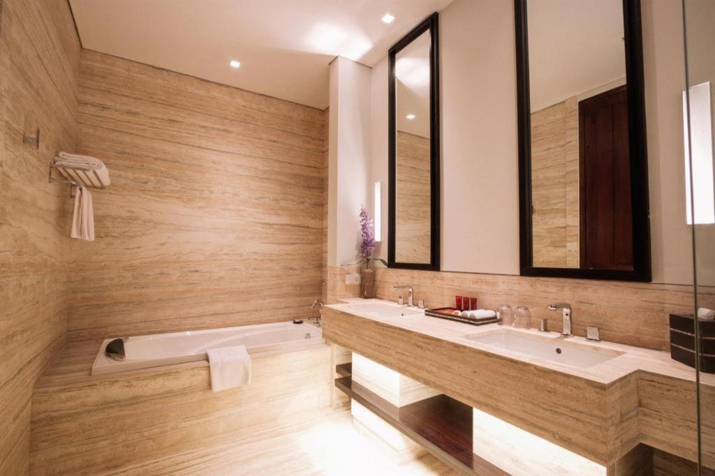 Bumi Segah Hotel Tanjung Redep Ngoại thất bức ảnh