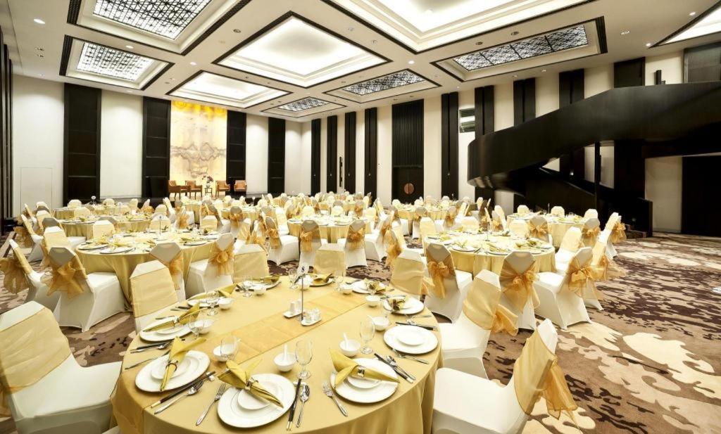 Bumi Segah Hotel Tanjung Redep Ngoại thất bức ảnh